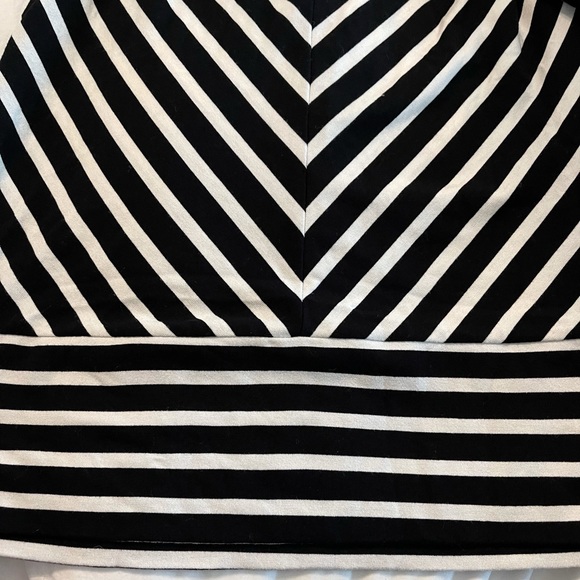 White House Black Market - black and white - Picture 4 of 5